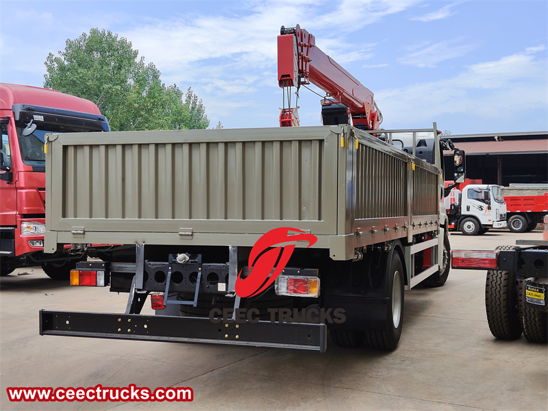 Isuzu GIGA 4x2 boom crane truck