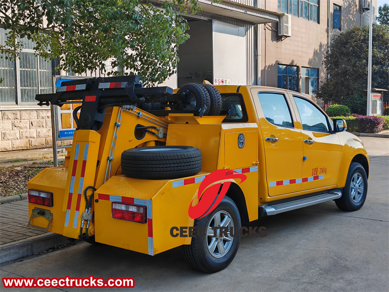 Isuzu 4x4 all-wheel drive pickup rescue truck