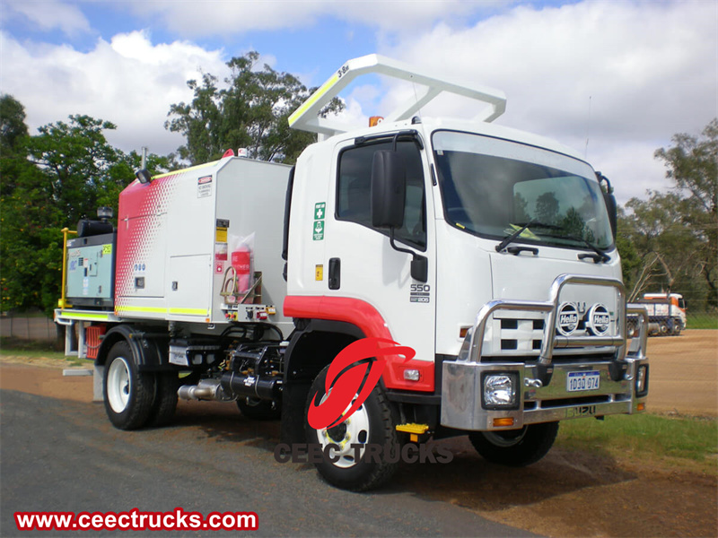 Isuzu 5cbm fuel and lubrication service truck