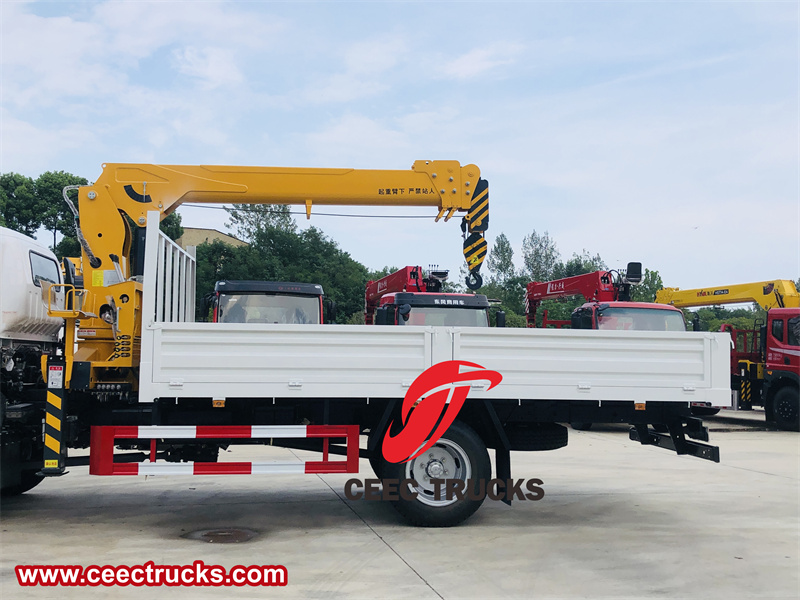 Cargo box and SQ125-4 boom crane