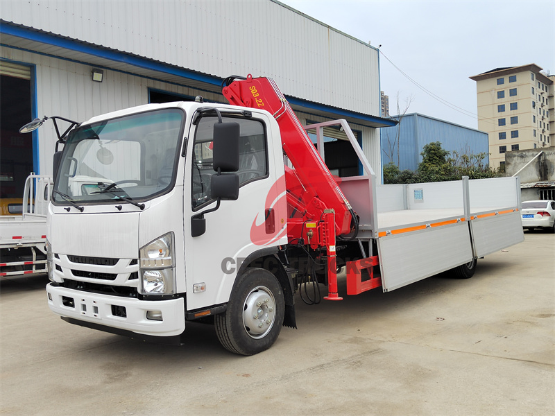 Isuzu 700P hydraulic knuckle boom crane truck