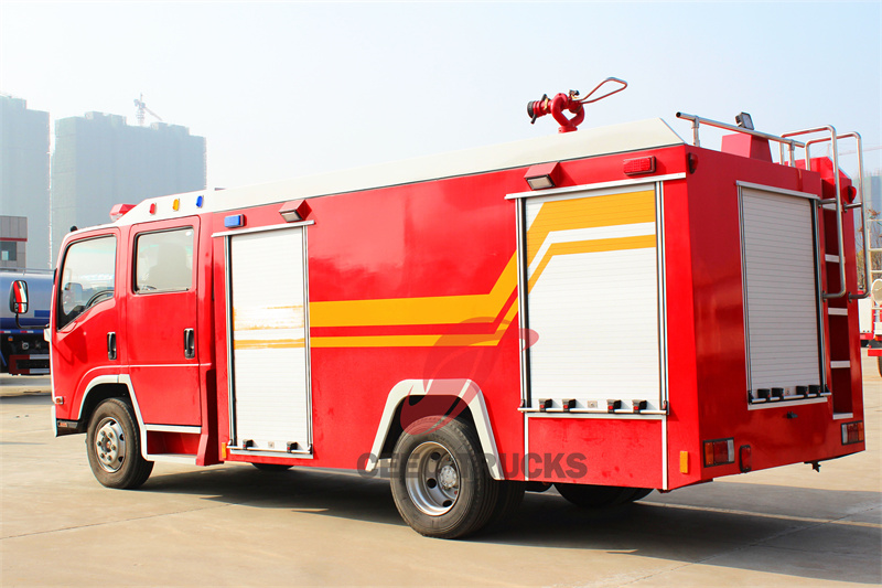 Isuzu NPR fire water truck