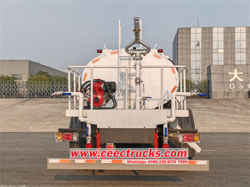 Isuzu FTR 4HK1 engine water tank truck 