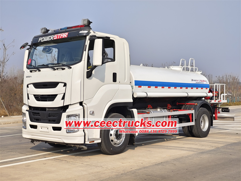 Isuzu FTR 2000 gallon water bowser truck