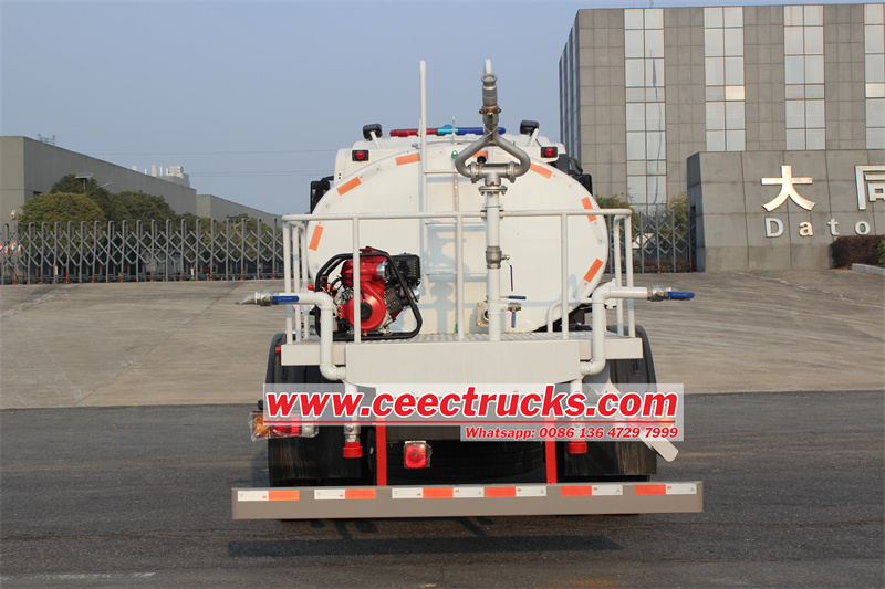 Isuzu 10m3 water tanker truck with rear working platform