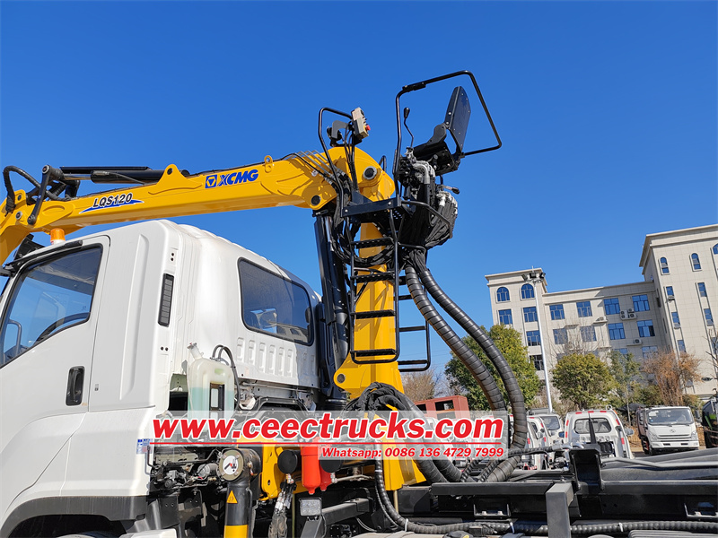 Isuzu GIGA 6x4 hook lift garbage truck with crane 