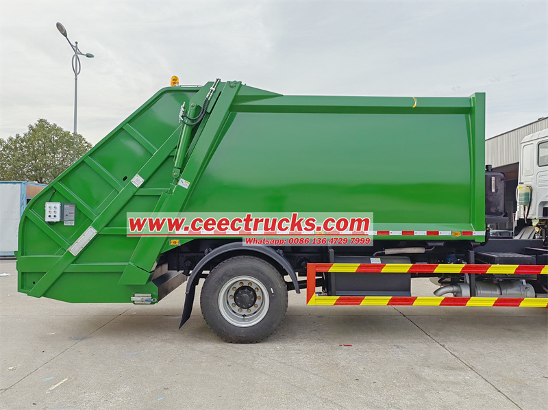 HOWO 190HP rear load trash truck