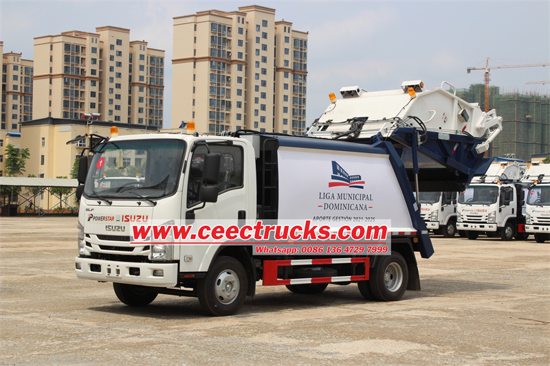 Isuzu 700P 4x2 rear loading garbage truck