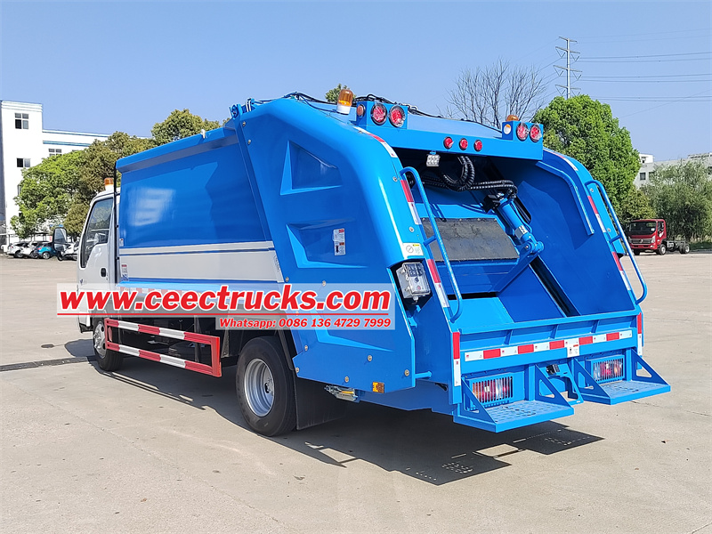 Isuzu NKR 8cbm waste compactor truck