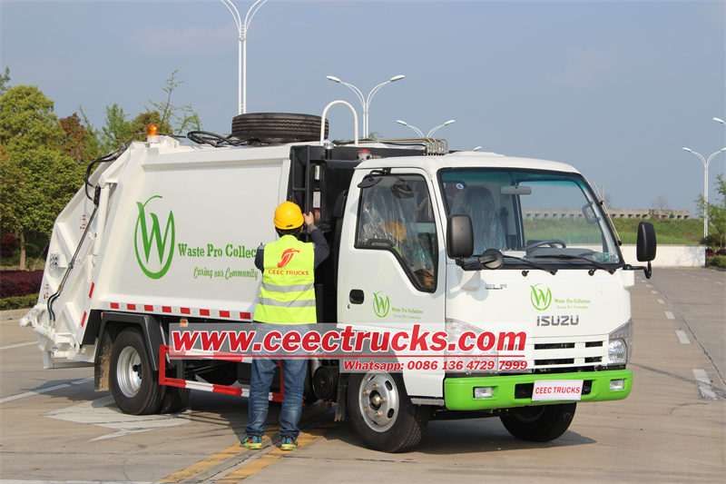 ISUZU 5cbm refuse compactor truck