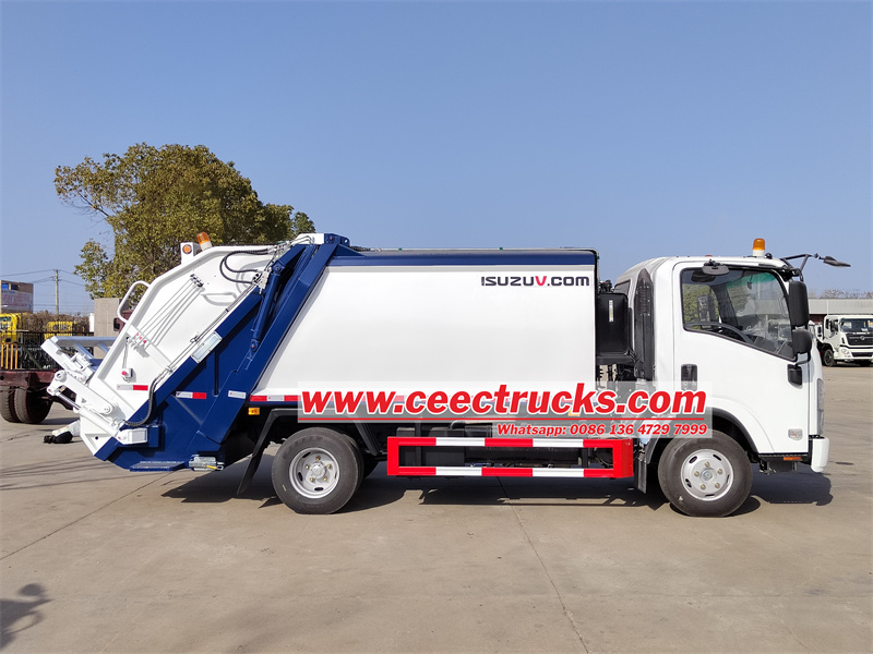 Isuzu 700P 4x2 garbage compactor rear loader