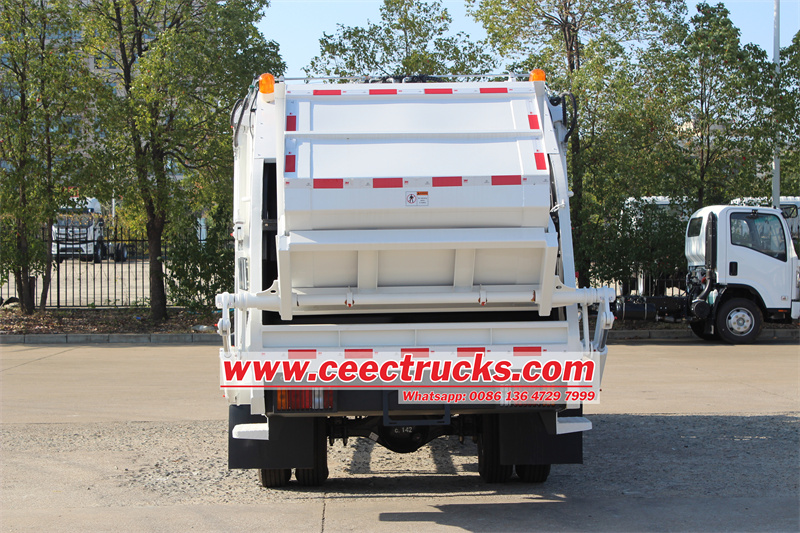 Isuzu 8cbm rear loader trash truck