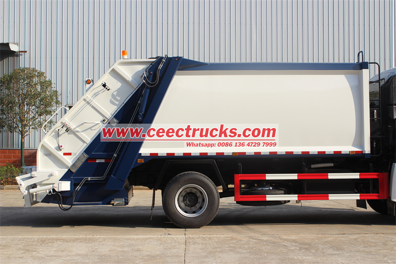 ISUZU GIGA garbage compactor truck