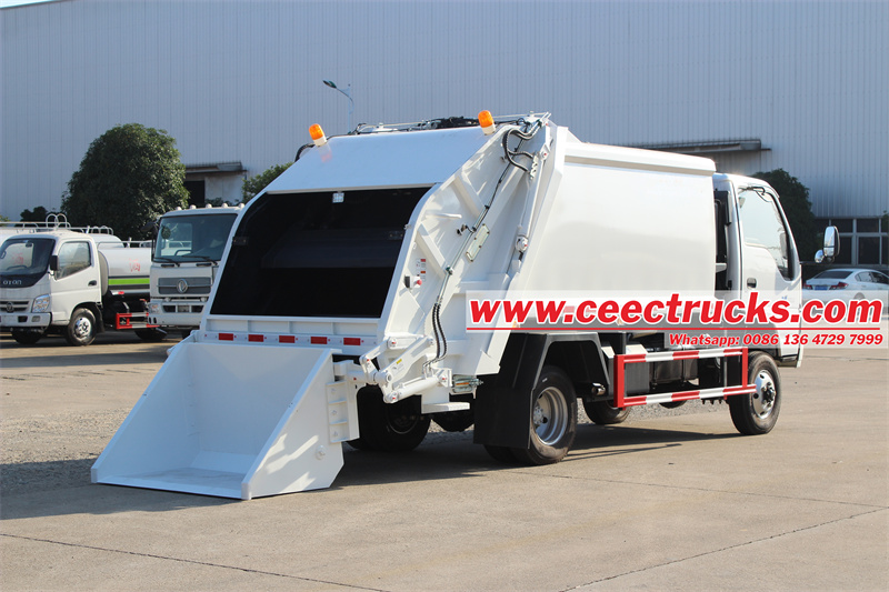 Isuzu ELF 4X4 8cbm waste collection truck