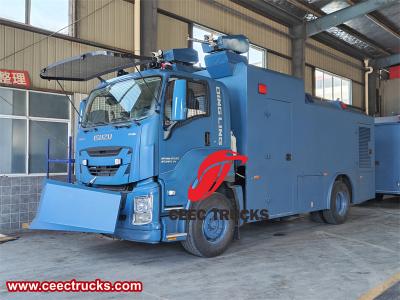 Isuzu Giga armored water cannon truck