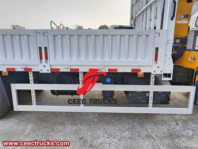 Isuzu 700P boom crane truck