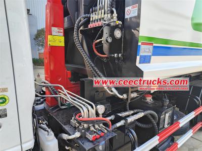 Isuzu 7 cbm hook lift compactor truck