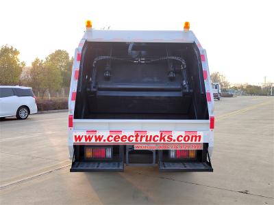 Isuzu 8 cbm rear loader recycling truck