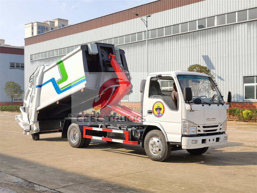 Isuzu 600P rear loader with hook lift is launched by CEEC TRUCKS